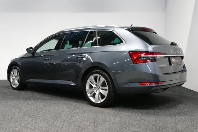 Skoda SUPERB Combi 1.4 TSI iV Business Edition / Elektr. verstelbare voorstoelen (links met memory) / Canton Sound System / Stoelverwarming voor & achter / Stuurwiel verwarming / Apple Carplay - Android Auto / Trekhaak (zwenkbaar) / Achteruitrijcamera / Dodehoek detec