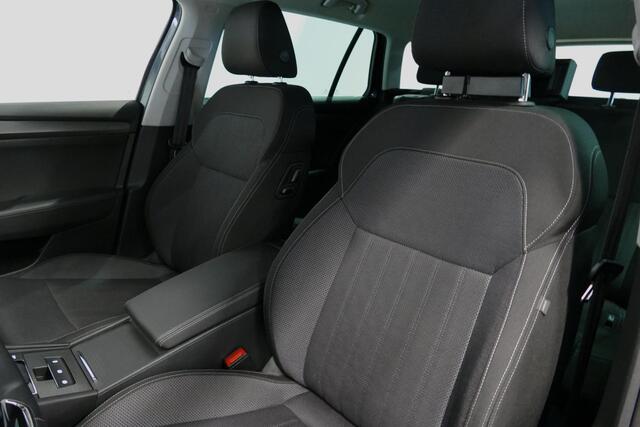Skoda SUPERB Combi 1.4 TSI iV Business Edition / Elektr. verstelbare voorstoelen (links met memory) / Canton Sound System / Stoelverwarming voor & achter / Stuurwiel verwarming / Apple Carplay - Android Auto / Trekhaak (zwenkbaar) / Achteruitrijcamera / Dodehoek detec