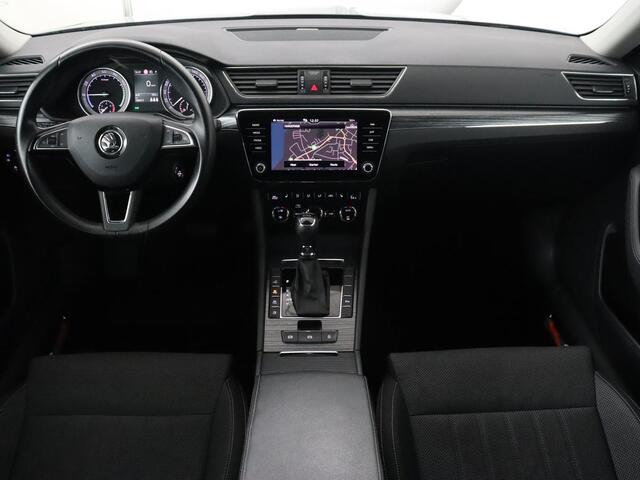 Skoda SUPERB 1.4 TSI iV Business Edition | 1e eigenaar | Stoelverwarming | Camera | Carplay | Full LED | Navigatie | Cruise control | Climate control | PHEV | Plug In