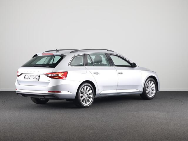 Skoda SUPERB Combi 1.4 TSI iV Business Edition 218PK PHEV | Navigatie | Parkeersensoren | Stoelverwarming | Keyless entry |