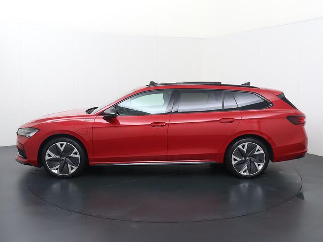 Skoda SUPERB Combi 1.5 TSI PHEV Sportline Business | 204 PK | SoH 100% | Trekhaak wegklapbaar | Panoramadak | Top area view 360 graden camera | Head-up display |