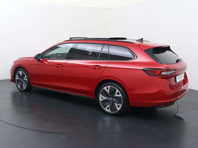 Skoda SUPERB Combi 1.5 TSI PHEV Sportline Business | 204 PK | SoH 100% | Trekhaak wegklapbaar | Panoramadak | Top area view 360 graden camera | Head-up display |