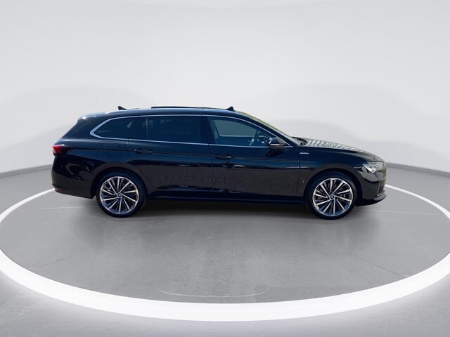 Skoda SUPERB 1.5TSI 150kW/204PK PHEV Laurin en Klement · Leder · Panoramadak · Trekhaak · Garantie t/m 02-03-2030 of 100000km.