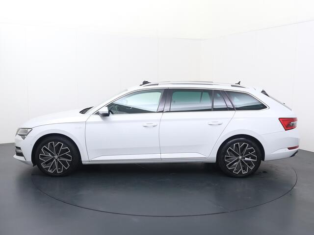 Skoda SUPERB Combi 1.4 TSI iV Laurin & Klement Edition | 218 PK | SoH 97% | Trekhaak | Panoramadak | 360 graden camera | Canton Audio | Lederen bekleding | Matrix LED koplampen |