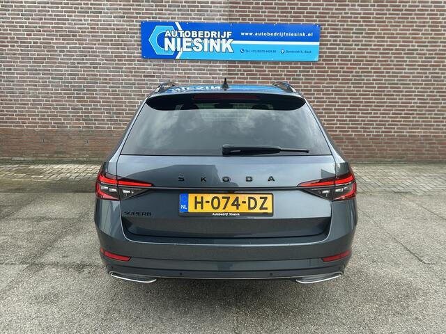 Skoda SUPERB Combi 1.5 TSI ACT Sportline Business Automaat Carplay/ACC/Pano/Trekhaak/Canton Audio/Memory/Keyless
