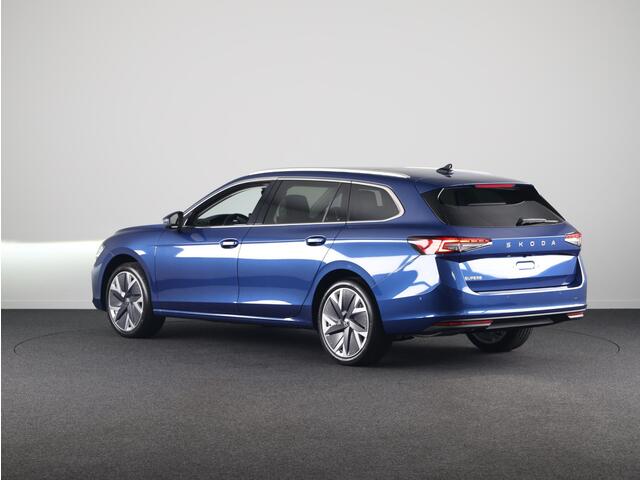 Skoda SUPERB Combi 1.5 TSI MHEV First Edition 150 p | Panoramadak | 19 inch | Lounge Interieur | Led Matrix | Travel assist plus | Verlengde garantie