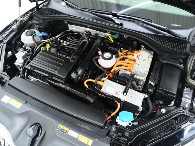 Skoda SUPERB Combi 1.4 TSI iV Style | Panoramadak | Trekhaak | Leder | 360 | Keyless | Adaptive Cruise | Memory | Carplay