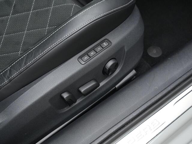 Skoda SUPERB Combi 1.4 TSI iV Sportline Business | Trekhaak | Geheugenstoelen | Navigatie Columbus | Matrix LED | Achteruitrijcamera | Stuur-/stoelverwarming