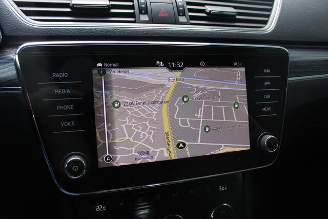 Skoda SUPERB Combi 1.4 TSI iV Business Virtual-Cockpit Afn.-trekhaak Memory-Stoelen Leer/Alcantara Carplay Camera