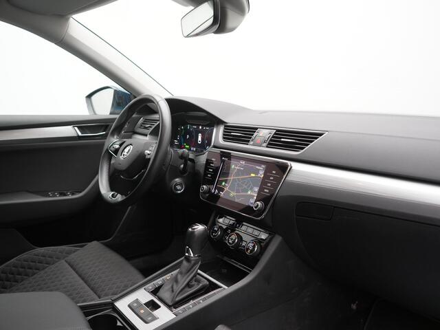 Skoda SUPERB Combi 1.4 TSI iV Business Edition PHEV 218pk Dealer O.H. | Adaptive Cruise | Camera | Canton Audio | Stoelen & Stuur Verwarmd | Blis | Keyless | Apple Carplay | Navigatie | DAB | Plug In Hybrid |