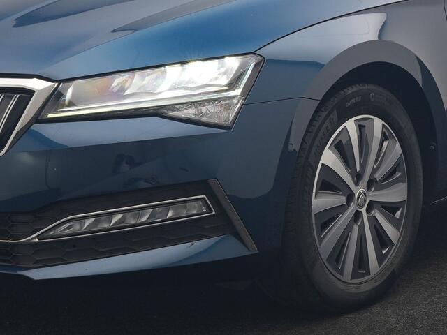 Skoda SUPERB Combi 1.4 TSI iV Business Edition PHEV 218pk Dealer O.H. | Adaptive Cruise | Camera | Canton Audio | Stoelen & Stuur Verwarmd | Blis | Keyless | Apple Carplay | Navigatie | DAB | Plug In Hybrid |