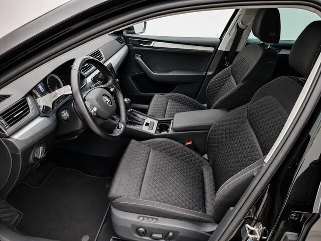 Skoda SUPERB Combi 1.4 TSI DSG Aut. iV Business Edition Plus Trekhaak Camera Navi Carplay DCC Stoelverwarming Verwarmbare Voorruit Cruise Control Full LED PDC VA