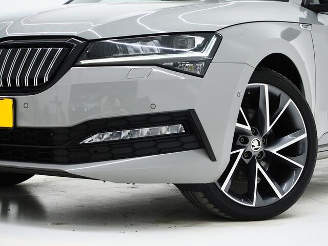Skoda SUPERB Combi 1.4 TSI iV Sportline | Panoramadak | Sportstoelen | Trekhaak | 360 | Canton | Keyless | Memory | Sfeerlicht