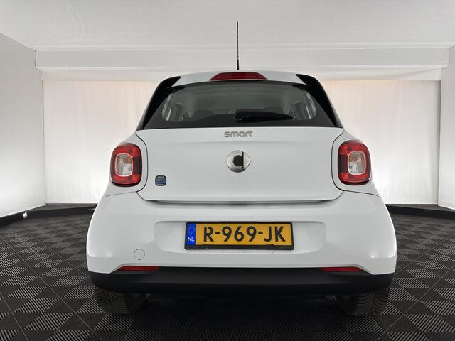 Smart EQ FORFOUR Essential 18 kWh [ 3-Fase ] (INCL.BTW) Aut. *FULL-LEATHER | AIRCO | CRUISE | DAB+ | COMFORT-SEATS | 15''ALU*