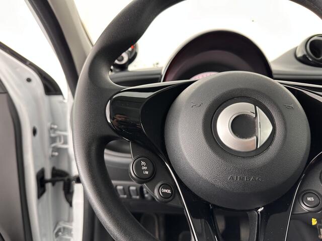 Smart EQ FORFOUR Essential 18 kWh [ 3-Fase ] (INCL.BTW) Aut. *FULL-LEATHER | AIRCO | CRUISE | DAB+ | COMFORT-SEATS | 15''ALU*