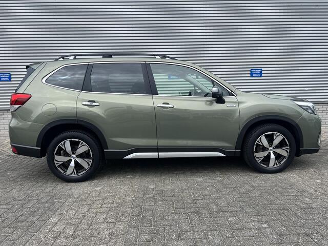 Subaru FORESTER 2.0i e-BOXER First Edition Automaat Lage Kilometerstand | Elek. Schuif/Kantel Dak | Apple Carplay & Android Auto | All Season Banden | Climate Control | 18" LM Velgen | Verwarmde Achterbank