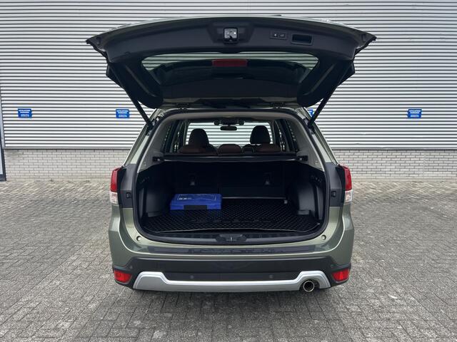 Subaru FORESTER 2.0i e-BOXER First Edition Automaat Lage Kilometerstand | Elek. Schuif/Kantel Dak | Apple Carplay & Android Auto | All Season Banden | Climate Control | 18" LM Velgen | Verwarmde Achterbank