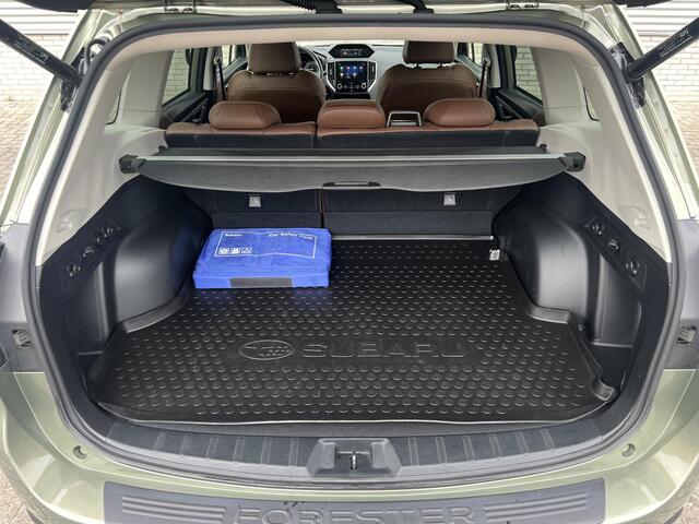 Subaru FORESTER 2.0i e-BOXER First Edition Automaat Lage Kilometerstand | Elek. Schuif/Kantel Dak | Apple Carplay & Android Auto | All Season Banden | Climate Control | 18" LM Velgen | Verwarmde Achterbank