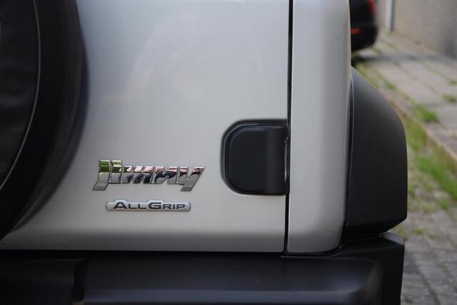 Suzuki JIMNY 1.5 Stijl | Nieuwstaat!! | Nederlands en dealer onderhouden | Trekhaak afneembaar |