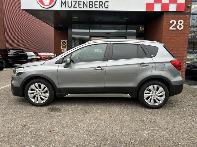 Suzuki S-Cross 1.0 Boosterjet Stijl // KEYLESS // LED // NAVI + CARPLAY // CAMERA // CRUISE // TREKHAAK!!