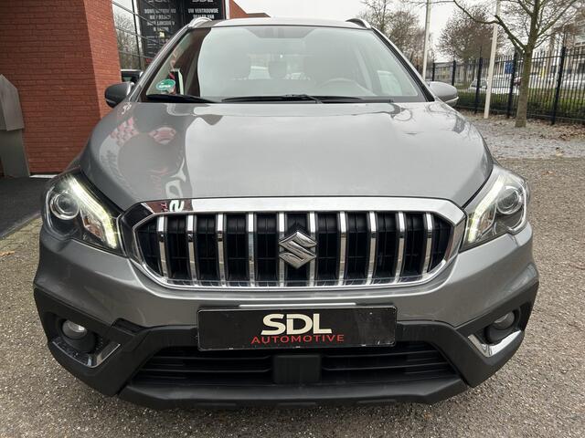 Suzuki S-Cross 1.0 Boosterjet Stijl // KEYLESS // LED // NAVI + CARPLAY // CAMERA // CRUISE // TREKHAAK!!