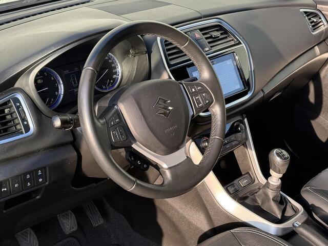 Suzuki S-Cross 1.4 Boosterjet Style Smart Hybrid / Eerste Eigenaar / Dealer Onderhouden / Lederen Bekleding / Navigatie / Stoelverwarming / Panoramadak / Climate Control / Adaptive Cruise Control /