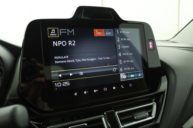 Suzuki S-Cross 60 Years edition | Climate control | Cruise control adaptive | middenconsole - accent zwart | Oranje Stiksels | Zwarte deurgrepen | Zwarte Lichtmetalen Velgen| Apple carplay, Android auto |