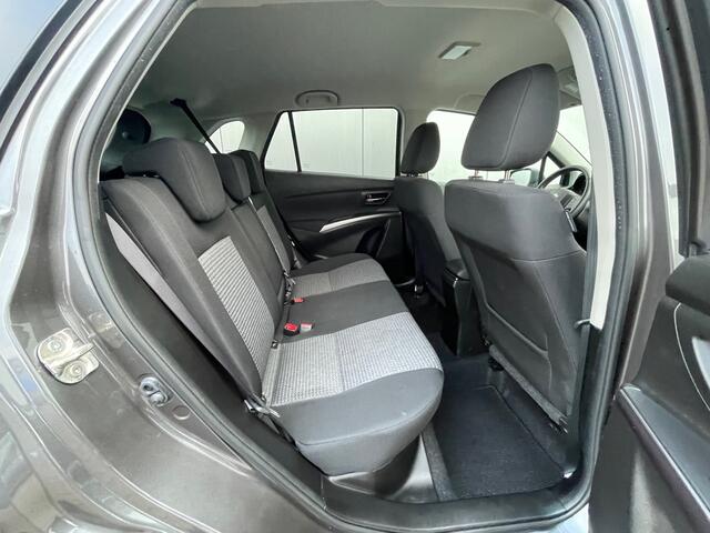 Suzuki S-Cross 1.4 Boosterjet Select Smart Hybrid Navigatie ( via Apple Caprlay/Android Auto ), Climate Control, Cruise Control, 17"Lm, Keyless Entry