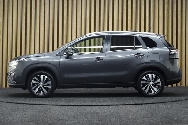 Suzuki S-Cross 1.4 Boosterjet Automaat Style Hybrid | ¤ 3.700,- Demo Voordeel! | Panoramadak | Adaptive-cruise | 360° Camera | Clima | Parkeerhulp | Navigatie | Apple Carplay & Android Auto | Keyless | Dodehoekdetectie