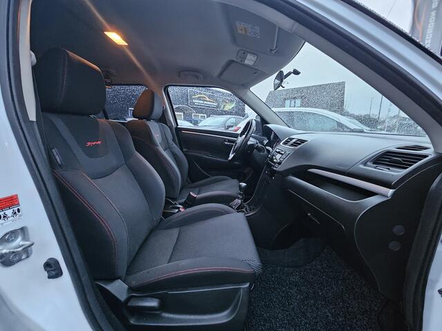 Suzuki SWIFT 1.6 Sport XENON|KEY LESSGO|CRUISE CONTROL|ECC/AIRCO|BLUE TOOTH TELEFONIE|USB|STOELVERWARMING|17 INCH Maandag tot Vrijdag geopend van 09.00 uur tot 20.00 uur en Zaterdag van 09.00 tot 18.00 uur