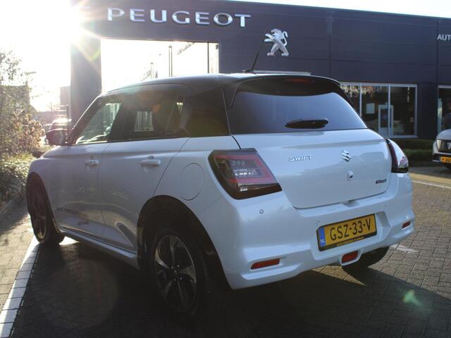 Suzuki SWIFT Style 1.2 Smart Hybrid 85PK CVT Automaat Two-Tone dak, Climate Control, Navigatie, Lichtmetalen velgen, Zwarte Wielkast randen