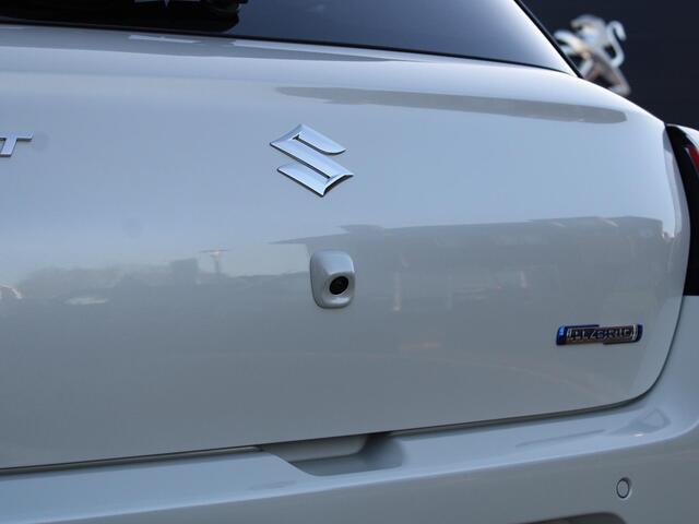 Suzuki SWIFT Style 1.2 Smart Hybrid 85PK CVT Automaat Two-Tone dak, Climate Control, Navigatie, Lichtmetalen velgen, Zwarte Wielkast randen