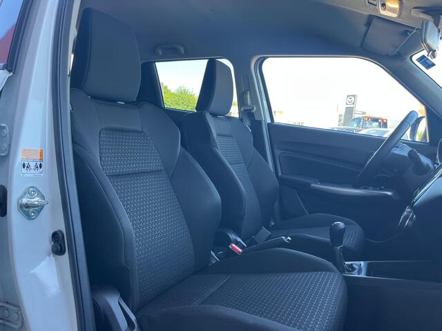 Suzuki SWIFT 1.2 Style Smart Hybrid / Camera / Navi / Blindspot / Keyless /
