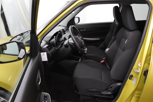 Suzuki SWIFT 1.2 Style Smart Hybrid Automaat | Trekhaak | Climate Control | Automaat | Navigatie | Led Verlichting |