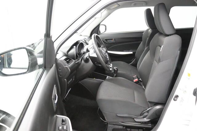 Suzuki SWIFT 1.0 Stijl Smart Hybrid | Keyless Entry | Navigatie | Cruise Control | Climate Control | Stoelverwarming |