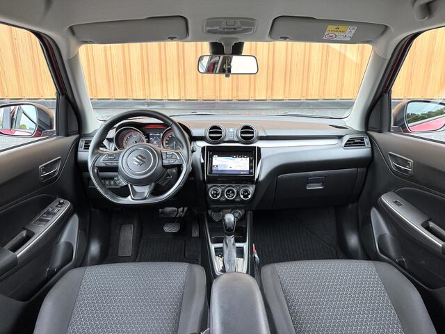 Suzuki SWIFT 1.2 Style Smart Hybrid | Apple Carplay | Android Auto | Camera | Lane Assist | Dodehoeksensor | Navigatie | Stoelverwarming | Afneembare Trekhaak | 16" Lichtmetaal | DAB |