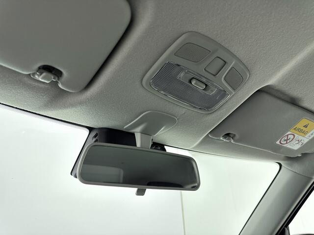 Suzuki SWIFT 1.2 Stijl Smart Hybrid | Navi | Stoelverwarming | Parkeercamera | Lichtmetalen Velgen | Mistlampen |