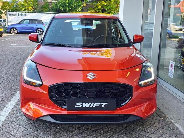 Suzuki SWIFT 1.2 COMFORT SMART HYBRID DIRECT BESCHIKBAAR!| Met 6 JAAR GARANTIE! | Inclusief ¤ 1.800,- Voorraad Voordeel