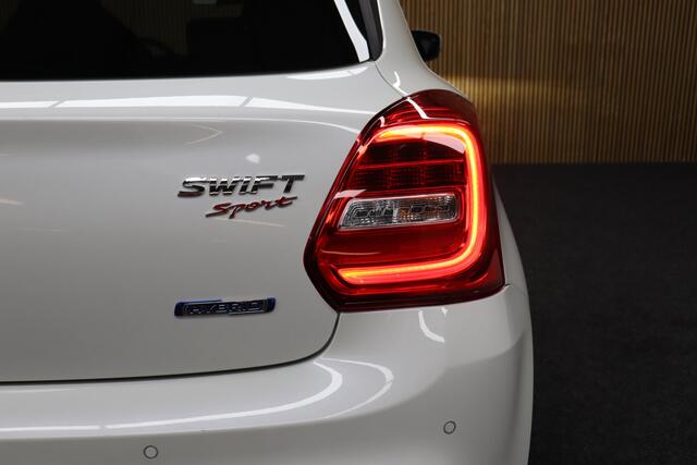 Suzuki SWIFT 1.4 Sport Smart Hybrid | Facelift | Adaptive-cruise | Camera | Clima | Apple Carplay & Android Auto | Sportstoelen | Navigatie | Keyless | Stoelverwarming | Dodehoekdetectie