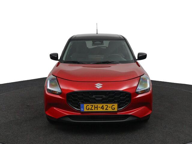 Suzuki SWIFT 1.2 Select Smart Hybrid | Stoelverwarming | Grootscherm Navigatie | Draadloos Apple Carplay | Bi- tone parelmoer Rood | Parkeersensoren Achter | Keyless Entry |