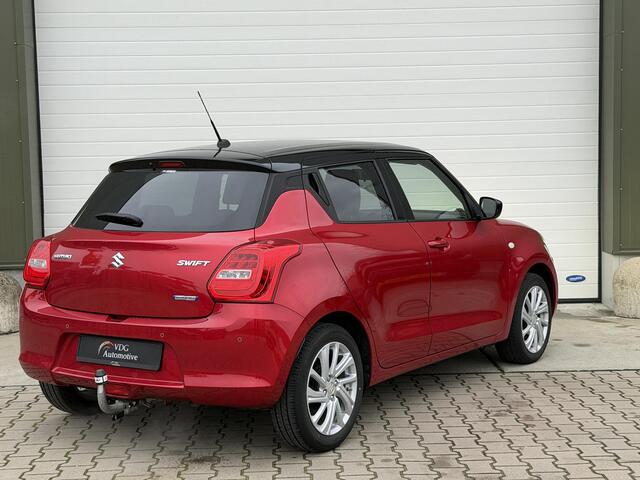 Suzuki SWIFT 1.2 Select Smart Hybrid / Navi / Camera / Afn. trekhaak / Adaptive Cruise / Keyless / Stoelverwarming / Carplay / Two Tone