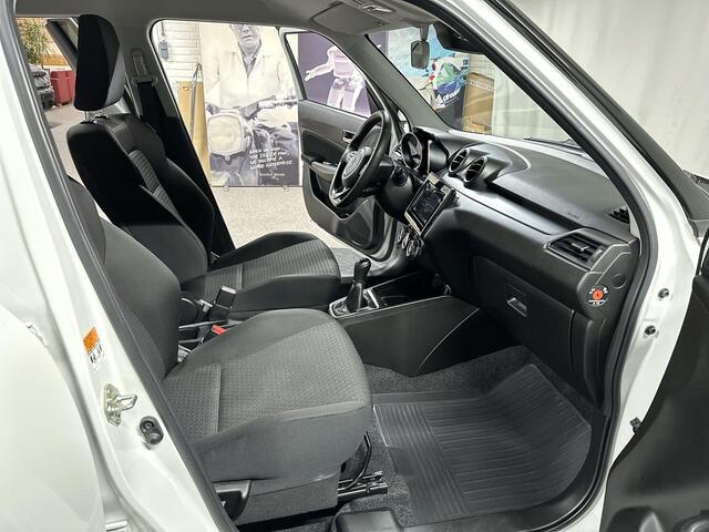 Suzuki SWIFT 1.2 Style Smart Hybrid Navi | Led | Camera