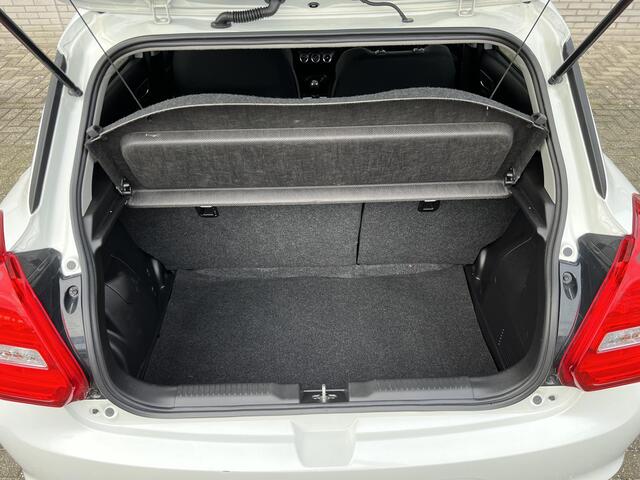 Suzuki SWIFT 1.2 Stijl Smart Hybrid | Trekhaak | Climate Control | Adaptieve Cruise Control | Apple Carplay & Android Auto | Meest Luxe Uitvoering