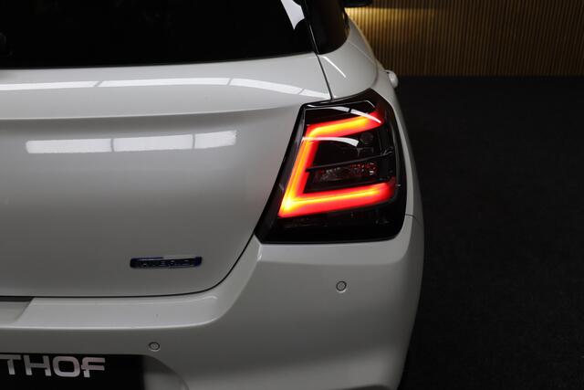 Suzuki SWIFT 1.2 Automaat Style Smart Hybrid | Nieuw uit vooraad Leverbaar! | Adaptive-cruise | Camera | Clima | Parkeerhulp | Navigatie | Apple Carplay & Android Auto | Keyless | Stoelverwarming | Dodehoekdetectie