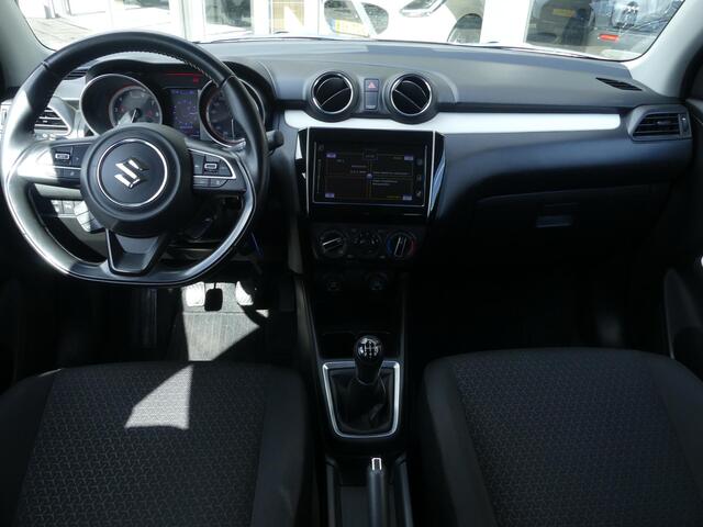Suzuki SWIFT 1.2 Select Smart Hybrid Vol. Dealer o.h. Trekhaak, Cruise Control, Apple Carpl/Andr Auto, Park. Sensoren