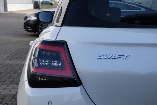 Suzuki SWIFT 1.2 Comfort Smart Hybrid | DEMO-deal!! | Casual Sport pakket | tot 10 jaar fabrieksgarantie of 200.000 KM! |