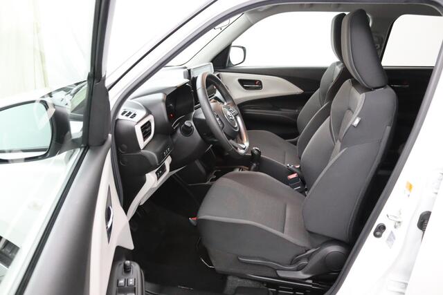 Suzuki SWIFT 1.2 Select Smart Hybrid | Stoelverwarming | Keyless Entry | Navigatie | Parkeersensoren en Camera |