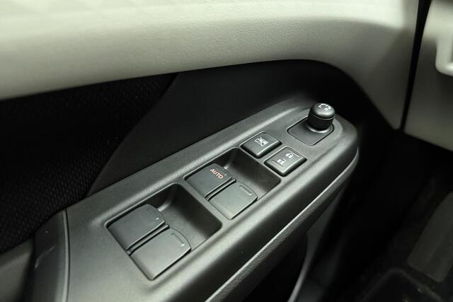 Suzuki SWIFT 1.2 Comfort Smart Hybrid | Voorraad actie | Cruise control | Navigatie | Airco | Achteruitrijcamera | Apple/Android carplay