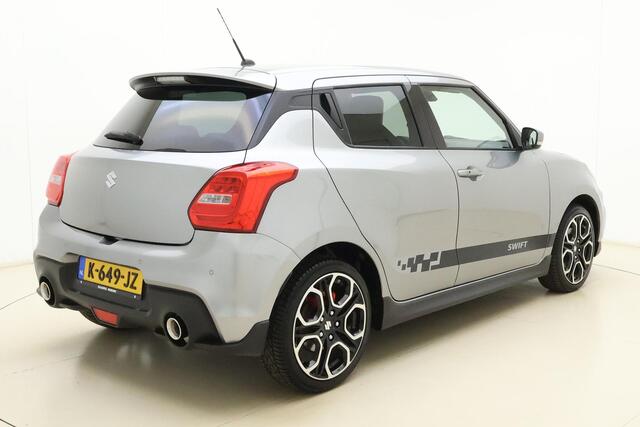 Suzuki SWIFT 1.4 Sport Smart Hybrid 129pk | Lederen Bekleding | Navigatie | Camera | Climate Control | Cruise Control Adaptief | Stoelverwarming | Uniek!