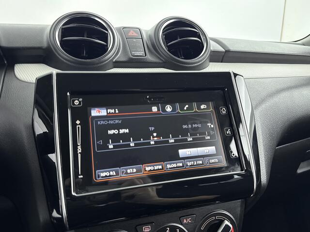 Suzuki SWIFT 1.2 Select Bi-Tone Navi | Metaallak | Stoelverwarming | Parkeercamera | LM-Velgen |